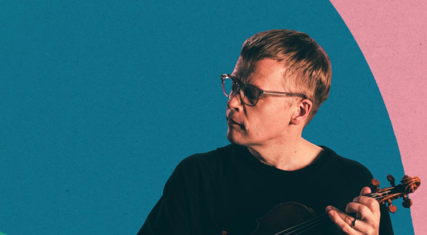 an image of violinist Pekka Kuusisto with his violin